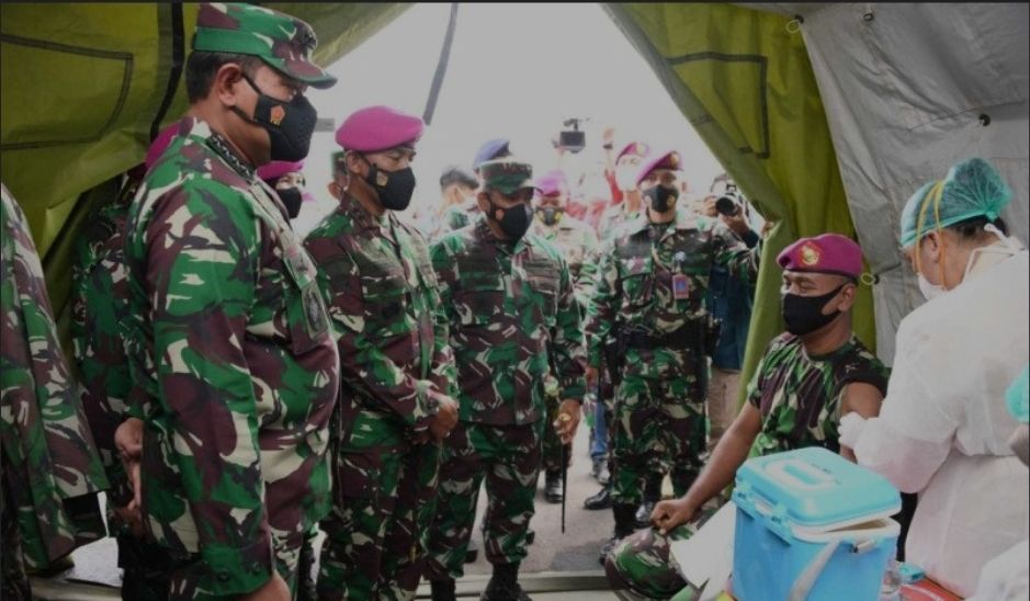 podiumnews.com-Kasal Tinjau Vaksinasi COVID-19 Prajurit Korps Marinir